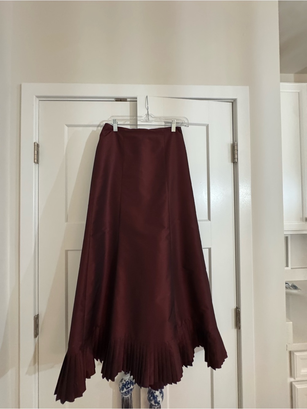 Ann Taylor Burgundy Red Satin Pleated Hem Long A Line Skirt Sz 0P